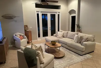 Image de Spacious 4br Retreat 2 Master suites near Disney. Perfect for families