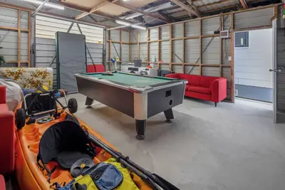 Image de Pet-Friendly Deck Retreat w/ Marina Views!