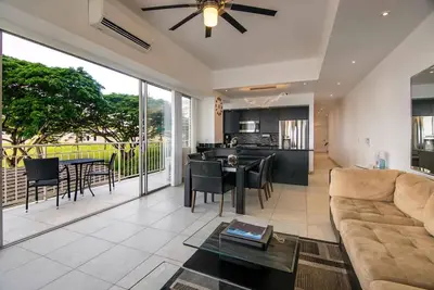 Image de Waikiki Shore 202 Oceanfront 2 Bedroom