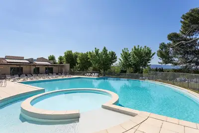 Image de Appartement moderne et lumineux 4p, accès piscine!