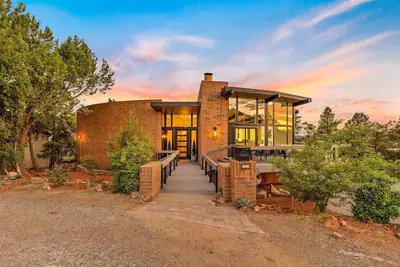 Image de The Speakeasy: Hot Tub, Sauna, Cold Plunge~Views!