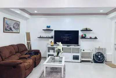 Image de A Home Away from Home 43sqm Studio-type condo in Quezon City with Wifi Ac