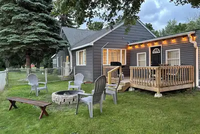 Image de Stay Now on the Gotl Strip! Across from Eddie's Grill, Steps from Multiple Bars