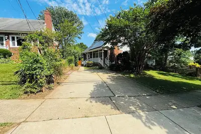 Image de Charming 5 bedrooms house in peaceful Kensington with parking near Dc