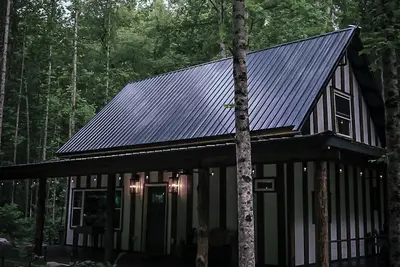 Image de Autumn Escape: Cozy Cabin Retreat in the Woods