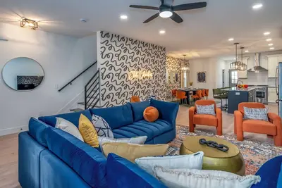 Image de Club Columbus: Hot Tub, Game Room, Karaoke, Bbq, and an Outstanding Backyard.