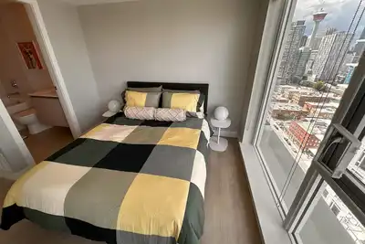 Image de Welcome to your stylish urban retreat in the heart of downtown Calgary!