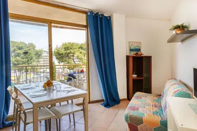 Image de Joli appartement pour 4 personnes avec climatisation, piscine, Wifi, Tv et terrasse