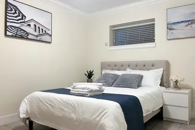 Image de Private Entry Free 2 Bedrooms 1 Bathroom Free Parking Near Skytrain/Metrotown