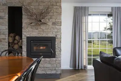 Image de Harkham House - Harkham House is a 4-bedroom, 2. 5-bathroom