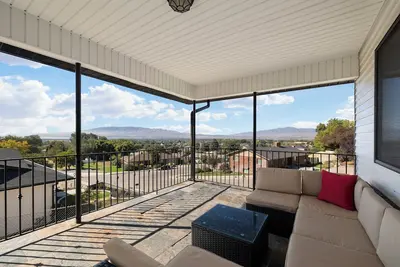 Image de Beautiful View on Balcony Family Retreat\n\n