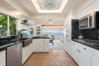 Image de Breathtaking Views and Peaceful Vibes at Sacred Sanctuary