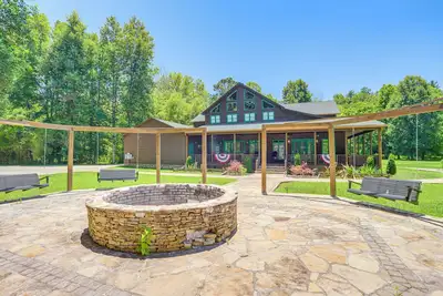 Image de Beautiful River Front Estate in North Georgia!