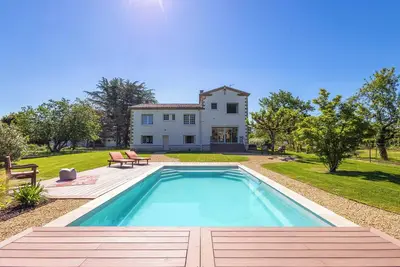 Image de Belle propriété au bord de la Dordogne avec piscine privée