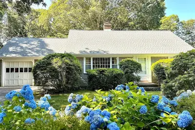 Classic Cape Cod Cottage: Prime Location & Private Association Beach Access