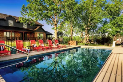 Image de Heated Pool & Private Fishing Pond, Weddings!