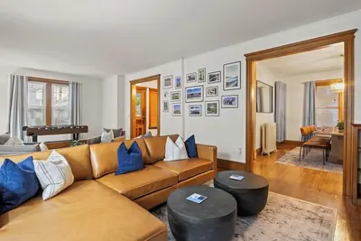 Image de . 5 Mi Geneva and Seneca Lake | Foosball/Game Table