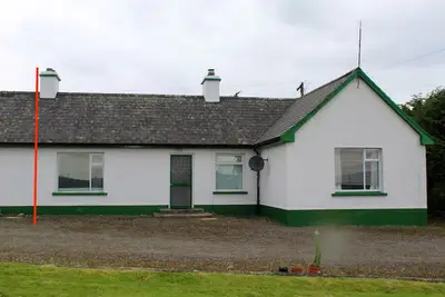 Image de Cozy 3 Bedroom Cottage with Scenic Ocean and Mountain Views