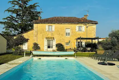Image de Grand gîte à la campagne : piscine, pétanque, balades