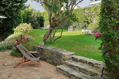Image de Maison de charme Ă 5 minutes Ă pied des plages et des commerces; jardin clos
