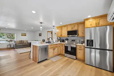 Image de Downtown Loft 203 - Downtown McCall condo next to Payette Lake