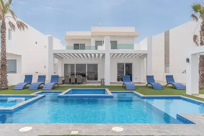 Image de Exclusive: Casa Atardecer with Stunning Laguna Views at Islas Del Mar