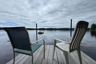 Image de New Cozy 2-Bedroom Lake House on Tranquil Bonney Eagle Pond w/ Great Amenities