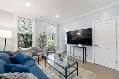 Image de Contemporary 2-Bedroom Condo in River West