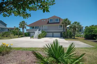 Image de The Great Escape 6 bedroom Updated Oceanfront home in Debordieu