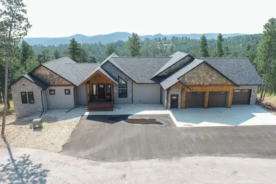 Image de Luxurious 4200+ Sq. Ft. Lodge in Powder House Pass with Amazing Deck Views!