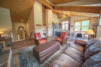 Image de Updated Mountain Cabin with Private Hot Tub!