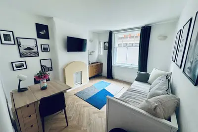 Image de Fresh newly renovated apt in Covent Garden - minutes walk to Covent Garden tube