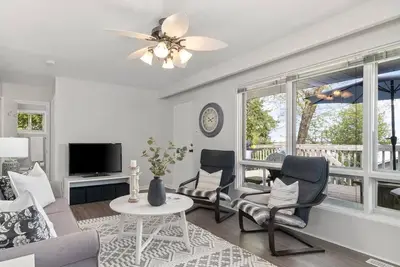 Image de The Birds Nest | Lakefront Retreat on Pigeon Lake