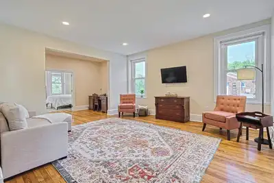 Image de Large One Bedroom Suite in Historic Farmhouse - Family Friendly!