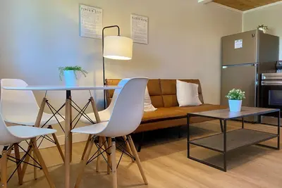 Image de Bayfield Getaway 2 • Pool • HotTub • Near Grand Bend & Lake Huron • Pet Friendly
