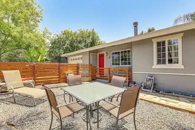 Image de Peaceful Vista House w/ Gas Grill: 1 Mi to Dtwn!