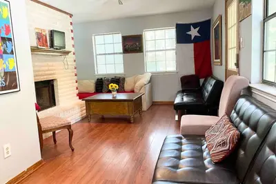 Image de Your downtown retreat, perfect for reunions!