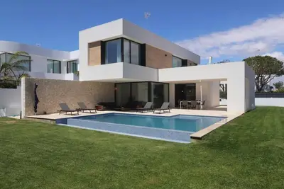 Image de Casa Joviano-New modern villa for 8 pax with pool in quiet street in Chiclana