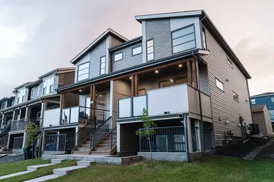 Luxury Retreat & Central Ac • Banff 1hr • Garage