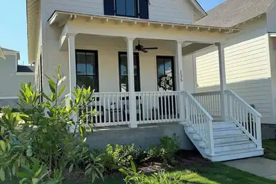 Image de The Southern Charm - New, <1 mile to the square. 30+ day stays avail seasonally