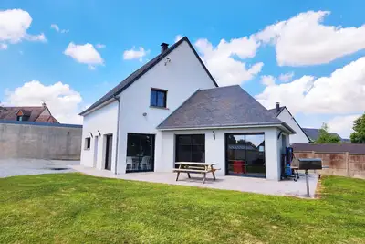 Image de maison familiale idéalement placée dans le département de la Manche