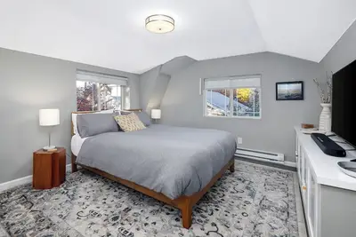 Image de Charming cottage in Denver's Park Hill neighborhood. Fenced yard + pet friendly.