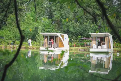 Image de Floating Dream, Houseboat