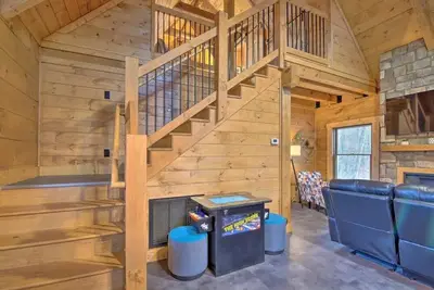 Image de New Listing! Modern Timber View Cabin nestled between Gatlinburg & Pigeon Forge.