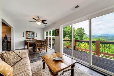 Image de Mountain View 4br Home with Fireplace & Ping Pong