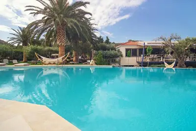 Image de Stunning Agios Vasilios Suite | Allen Suite | 2 Bedrooms | Min. Children Age: 13 Years | Private Furnished Balcony and Pool with Sea View | Spacious Shared Furnished Sun Terrace | Shared Outdoor Pool | Shared Hot Tub | Agia Galini