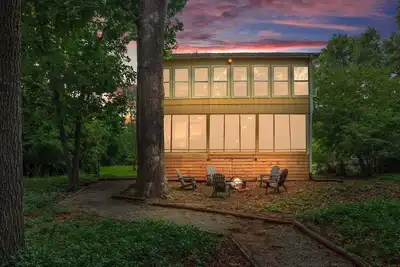 Image de Lakeside & the Livin’s Easy! Fam Fun on the lake!