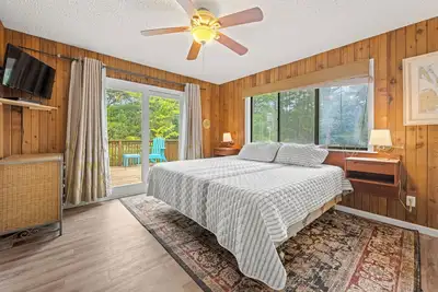 Image de Spacious 3-bedroom home with WiFi, smart TVs, in the peaceful 4x4 area of Corova