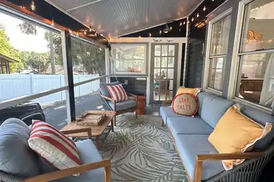 Image de Charming 2-bedroom cottage in downtown Mount Dora with Rv parking, pets welcome