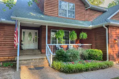 Image de Rural 6 bedroom cabin - With a Hot Tub!